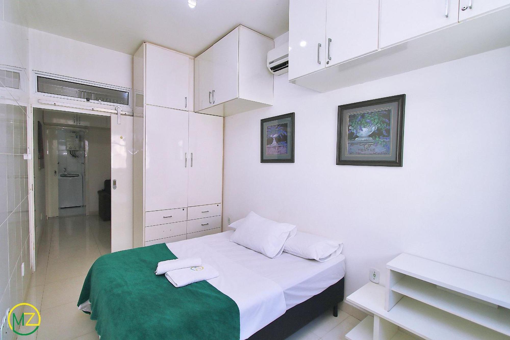 Lindo 2 quartos renovado para 6 pessoas na quadra da praia! Rio de Janeiro Exterior foto